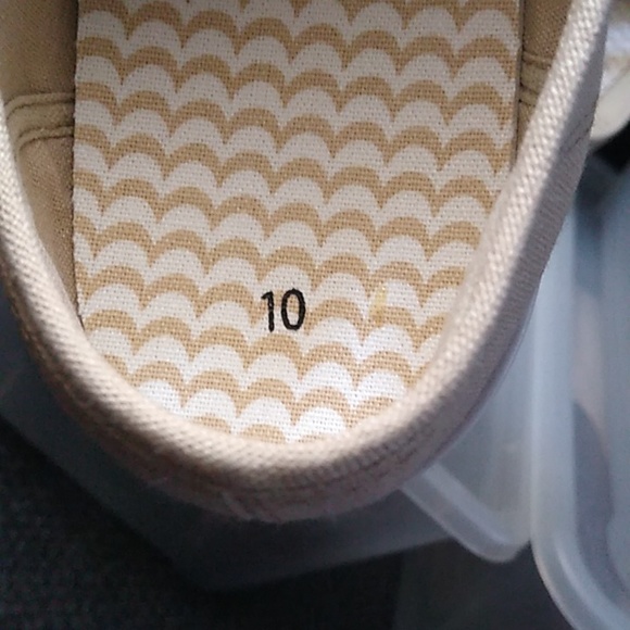 Canvas sneakers - Picture 7 of 8